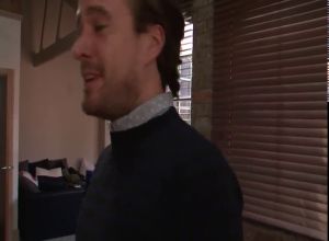 Красивая девушка занимается сексом с отчимом маминым мужем